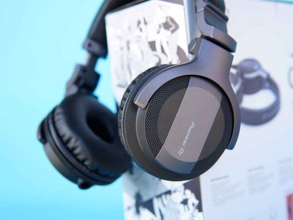 Профессиональные накладные наушники Pioneer HDJ-CUE1 — чистый звук,