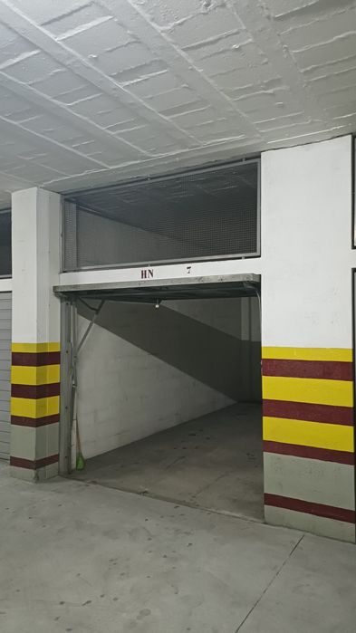 Arrendo Garagem Fechada (Box ) 20 m2 - Na Quintã - Guimarães Centro
