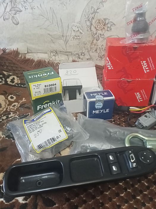 Продам шарові TRW  Пежо 307.
Шарові ТRW - 550 за шт.
Наконечник MEYLE
