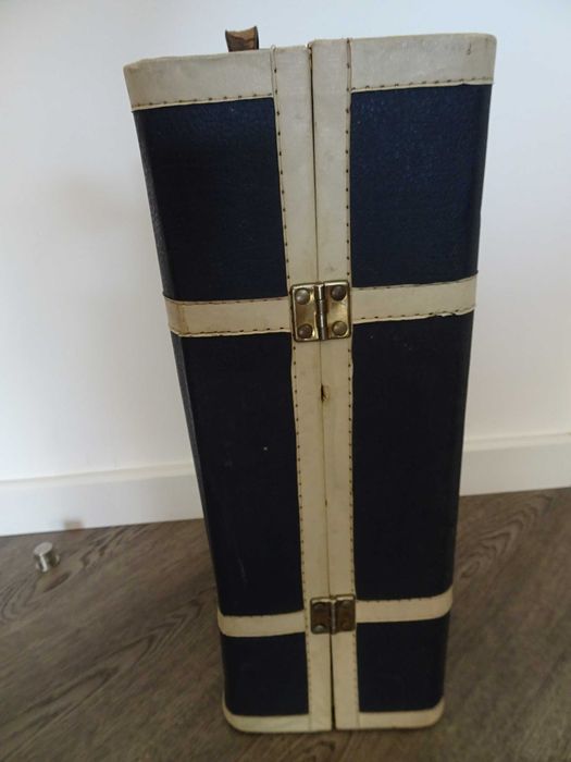 Antiga Mala de viagem - Baú boneca Famosa Nancy