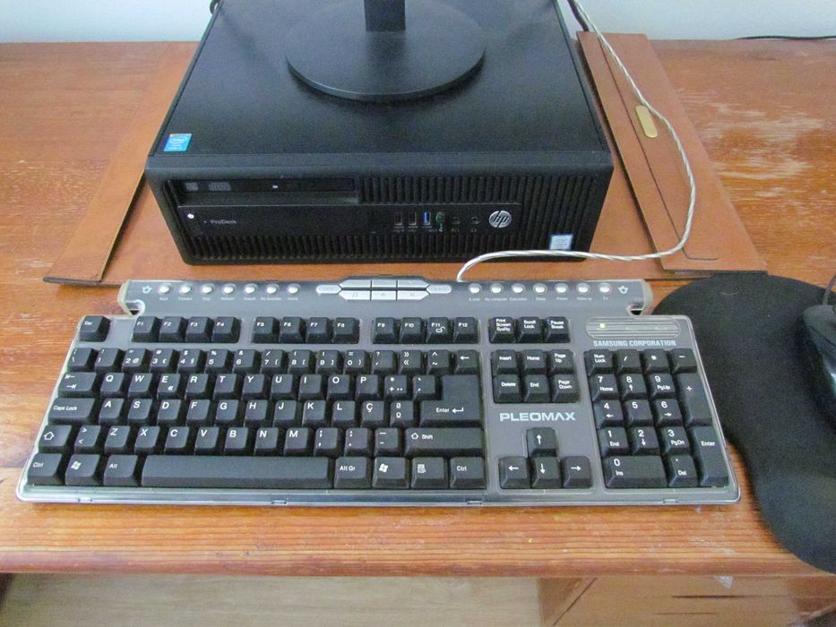 Computador com Monitor, Teclado e Rato