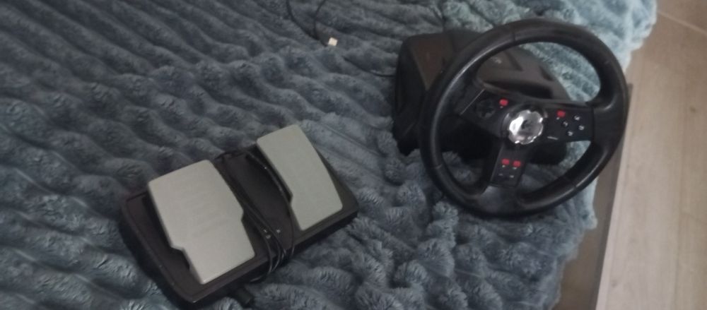Руль Logitech Formula Vibration Feedback Wheel с педалями  LOGITECH!