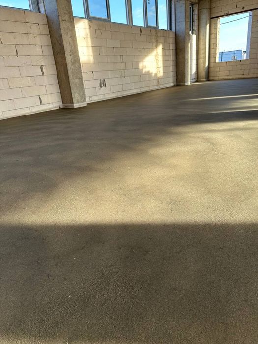 штукатурка стін гіпсова  та вапняно-цементна, стяжка підлоги