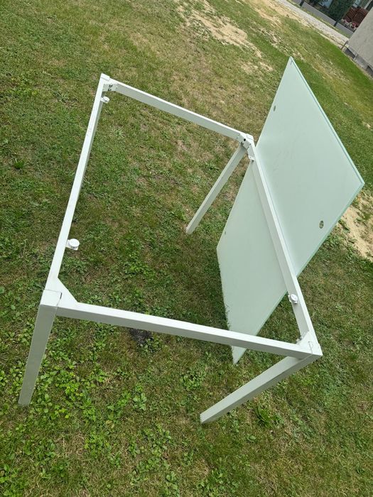 Stół kuchenny z blatem szklanym