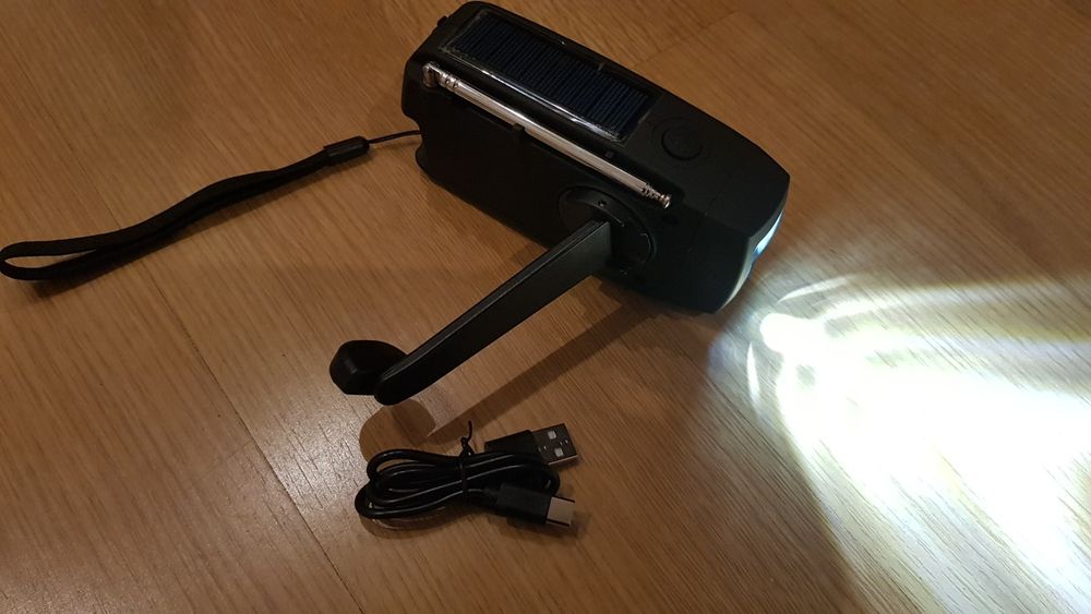 Rádio de Emergência com manivela e painel solar
