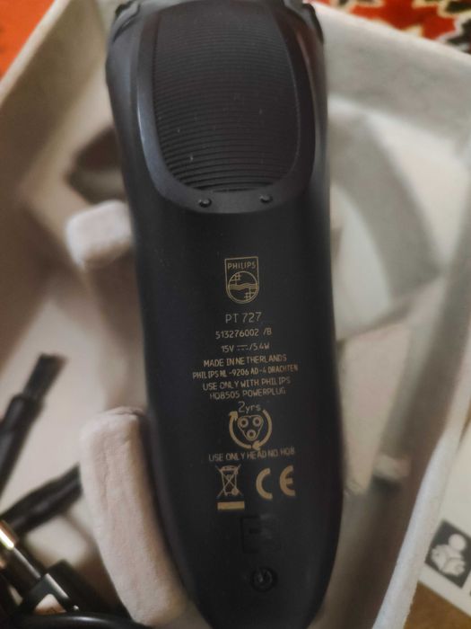 Аккумуляторная бритва Philips PT 727