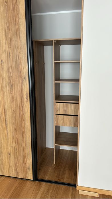 Szafa przesuwna jak nowa