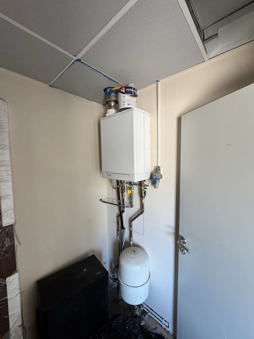 Biurowiec z kontenerow 72 m2.