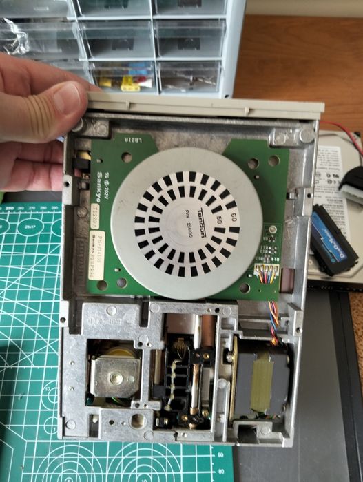 5.25-inch Floppy Disk Drive469726857580390401
