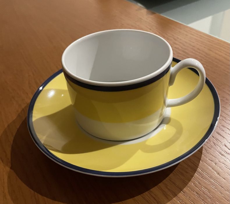 Conjunto 18 peças vista Alegre novo, 6 chavenas de chã, 6 de café e 6 canecas, custo real 180€