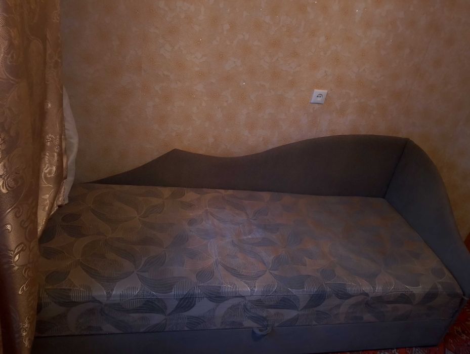 Тахта 2000 гривень.