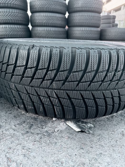 215 55 17 Bridgestone LM001 95% Шини Зима