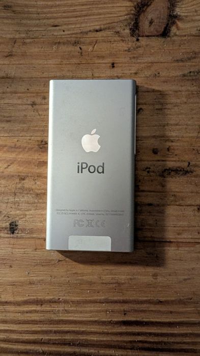 Apple iPod Nano 7 generacji 16GB Srebrny (Silver) + Kabel + Słuchawki