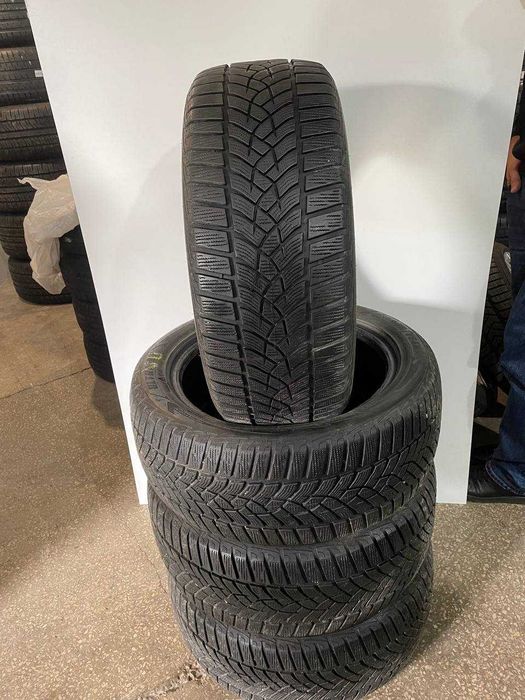 Зимові шини 225/50 R17 98V/94H Goodyear UltraGrip Performance Gen-1