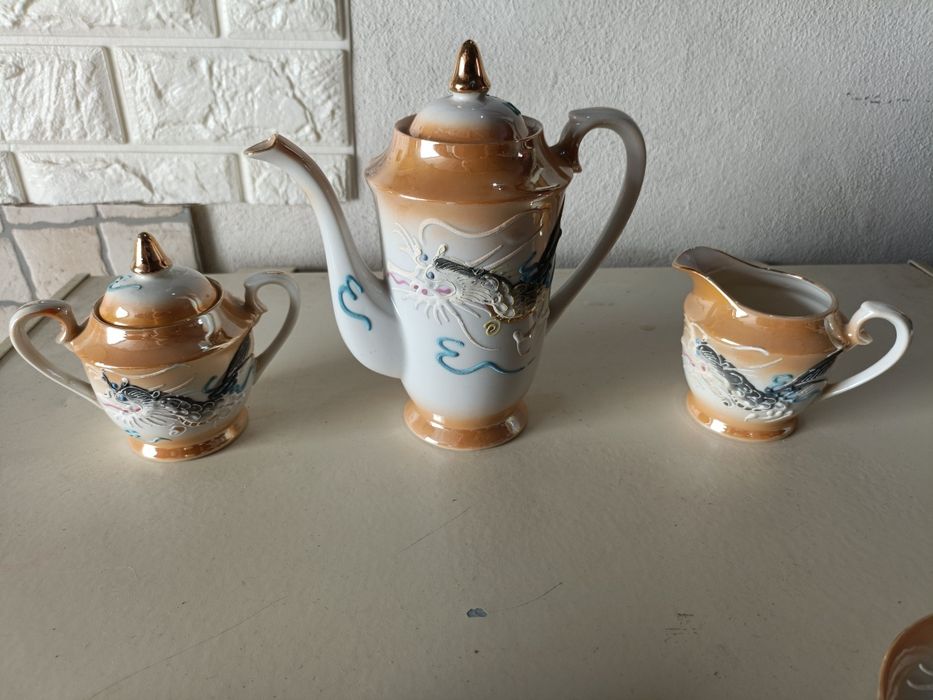 Serviço de café/chá de Macau de porcelana  com litofania e  relevo de colecção