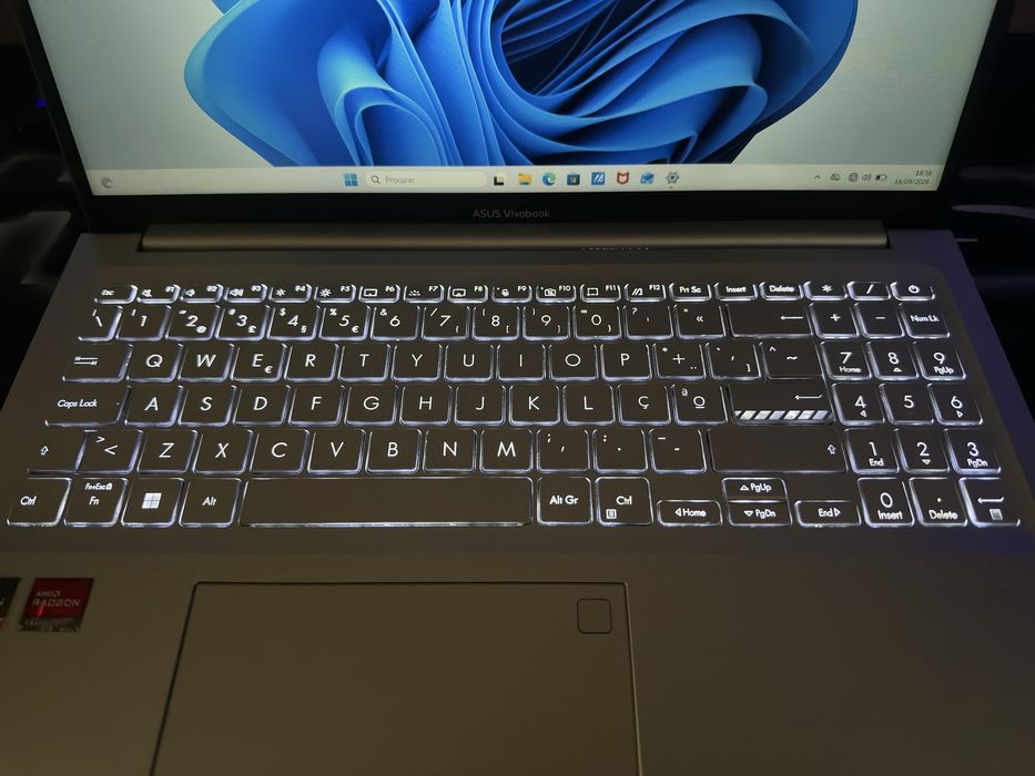 Notebook ASUS Vivobook 16X M1603Q | Ryzen 7 | 16” | 512GB SSD NVMe | Windows 11 Pro