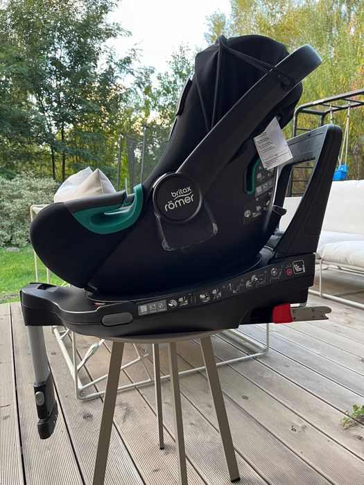 Fotelik Britax Romer Baby Safe 3 i-Size Space Black z bazą Vario 5Z