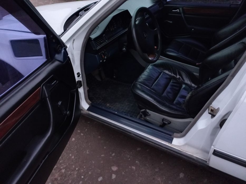Mercedes-Benz E 124 260 (avtomat)