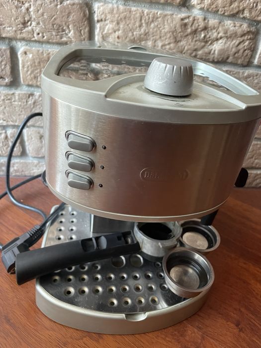 Кавоварка рожкова еспресо Delonghi