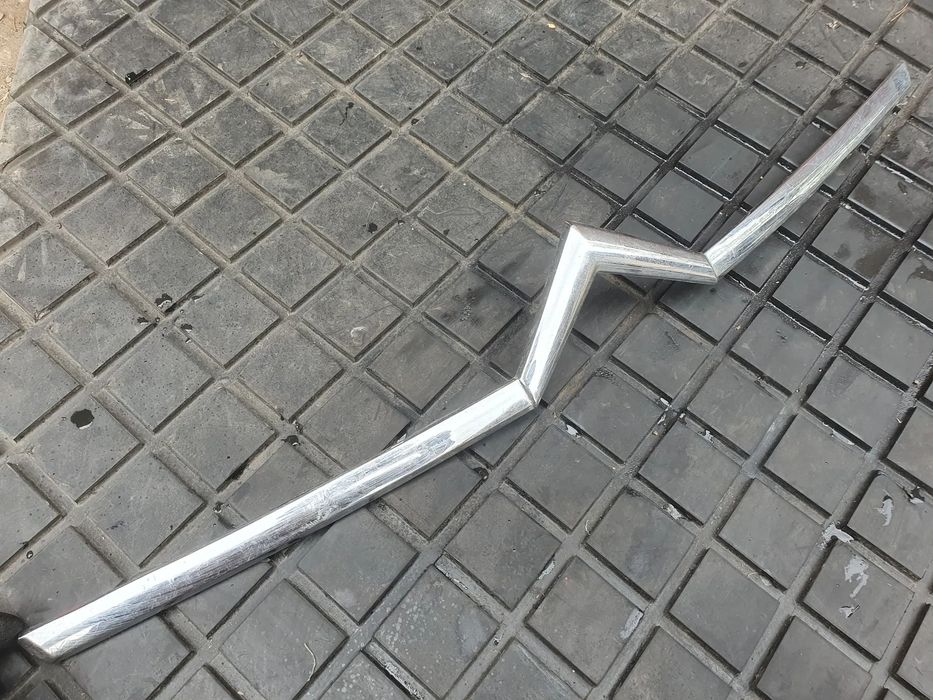EMBLEMAT GRILL CITROEN C4 09-12 9684731077