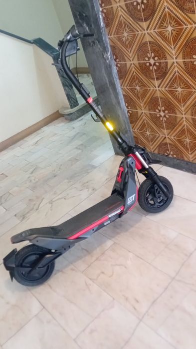 Vedo trotinete segway so tem 4 meses de uso e garantia de 3 anos