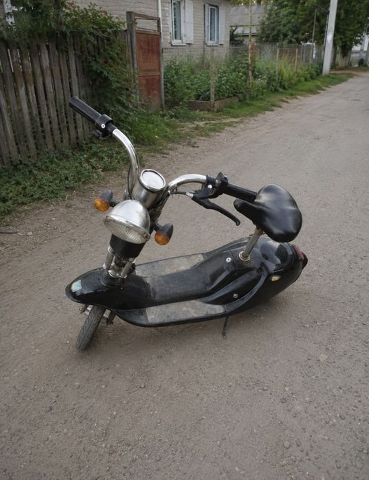 Електросамокат скутер мопед 12 дюймів 250W до 30 км/год