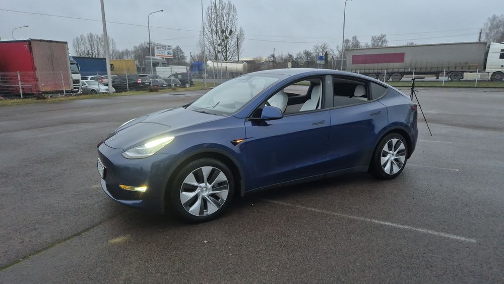 Продаж авто Tesla Y 7 міст