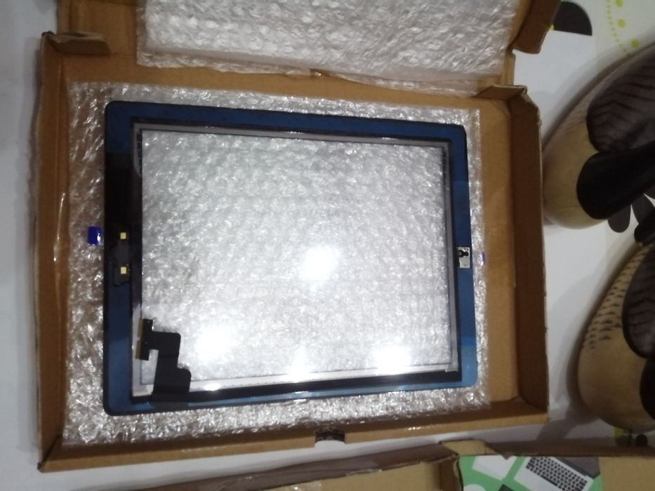 iPad 2 A1396 Touchscreen: One Brand New and One with a Small Crack64752416883073124