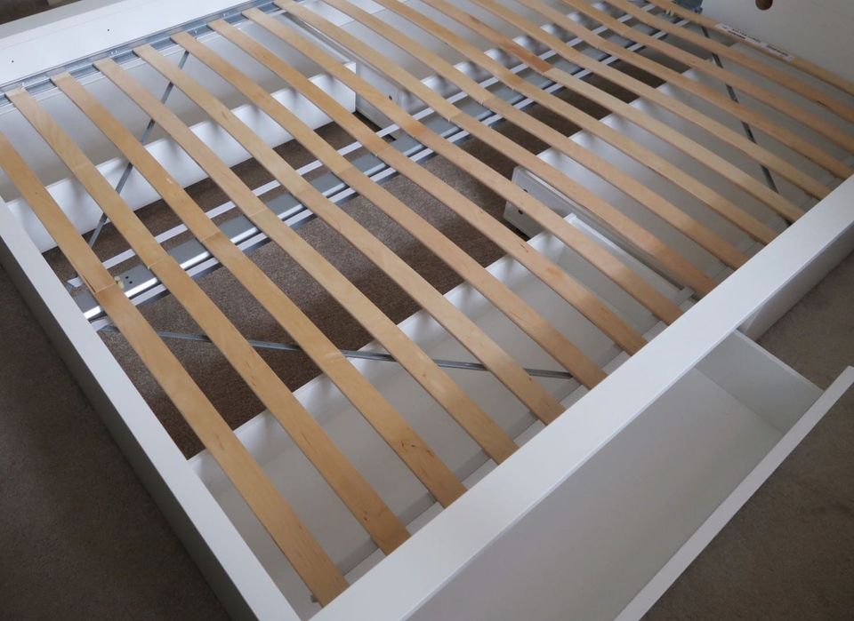 Cama IKEA MALM 180x200 branca c/ 4 gavetas + estrado pronta a levantar