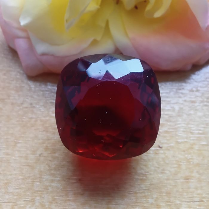Topázio Vermelho   55,25 ct  Pedra Preciosa Rara