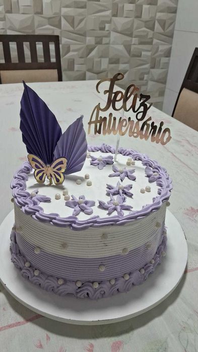 Bolos e kit festa