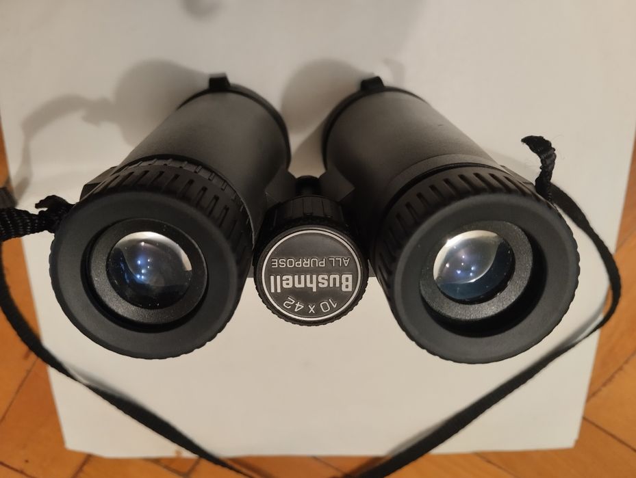 Бинокль. Bushnell. 10*42. Рабочий. Б/У состояние отличное.