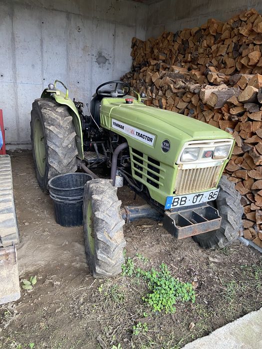 Trator yanmar 4x4 de 35cv