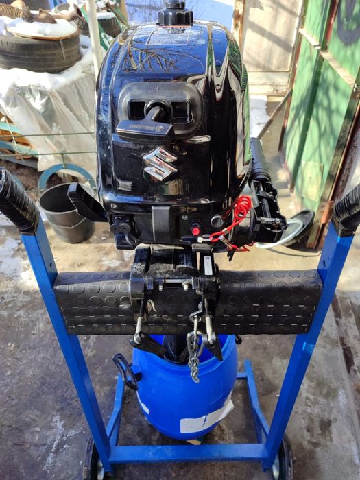 Човен колібрі з мотором