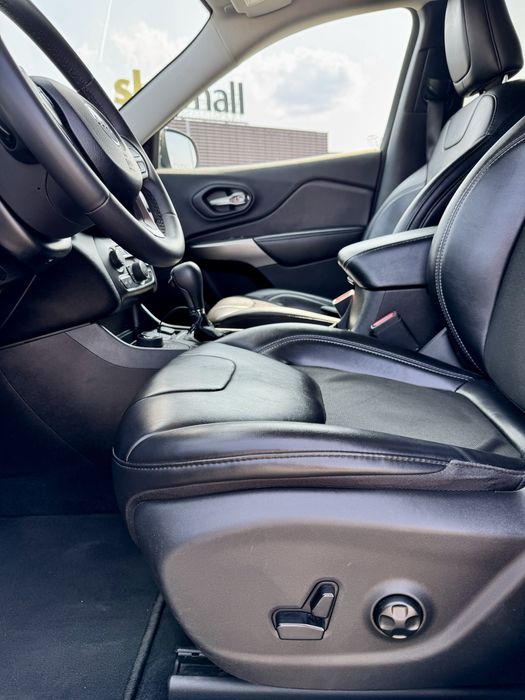 Jeep Cherokee Latitude Plus 2.4 L