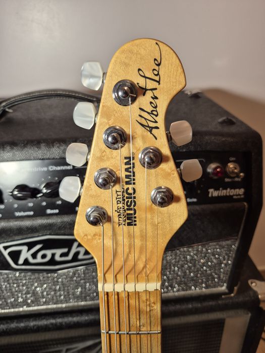 Gitara Music Man Albert Lee 2008 bfr SSS.