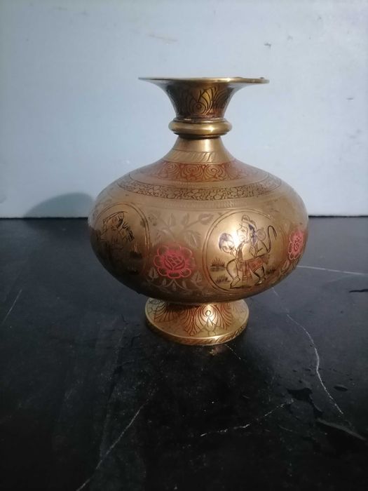 vaso de latao indiano conhecido como chambo ou lota
