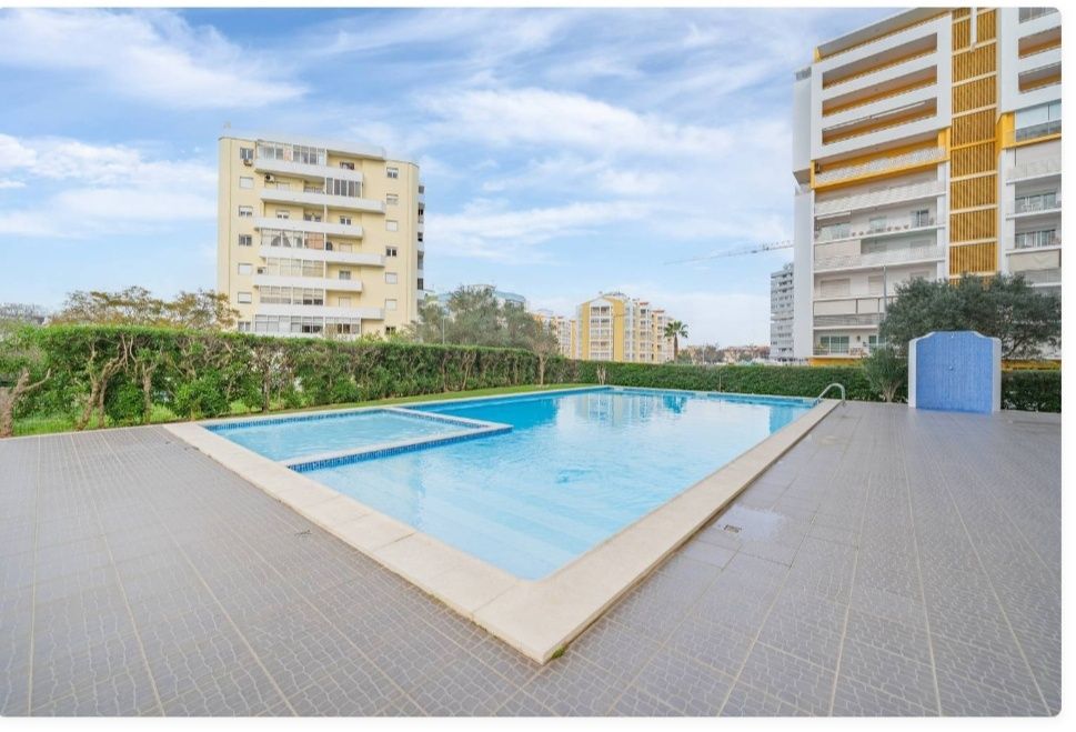 T1 com piscina e ar condicionado