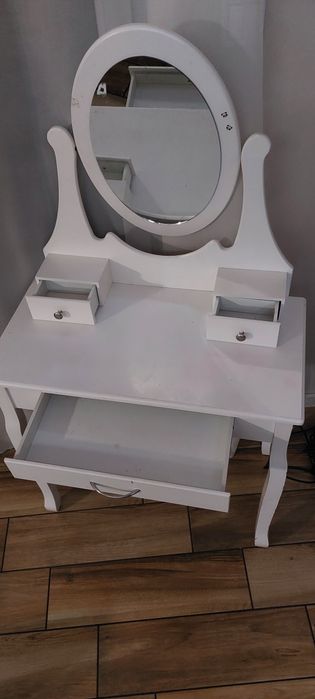 Toaletka dziecięca  z lustrem