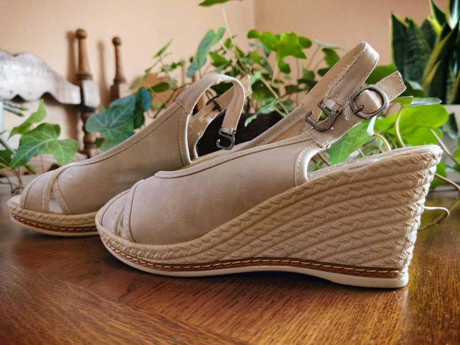 Sandały damskie beżowe, kremowe