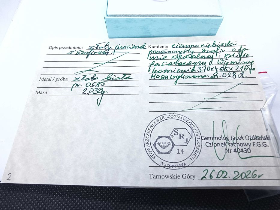 Złoty pierścionek z naturalnym szafirem, certyfikat