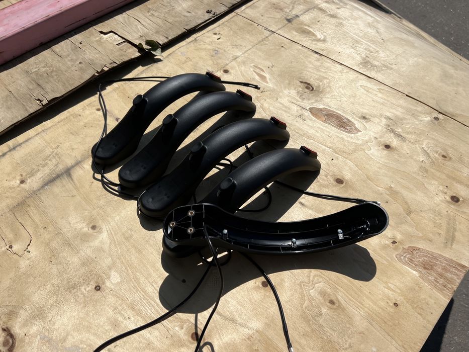 Крыло для электросамоката Crosser Е9, Like bike one задее + фонарь