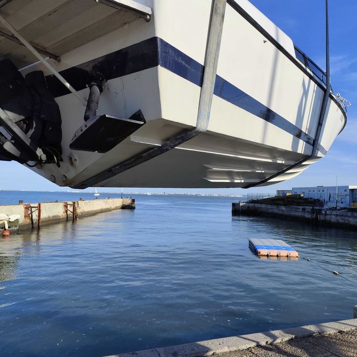 Lancha Autoconstrução c/ motor Mercruiser 230 hp 4 tempos