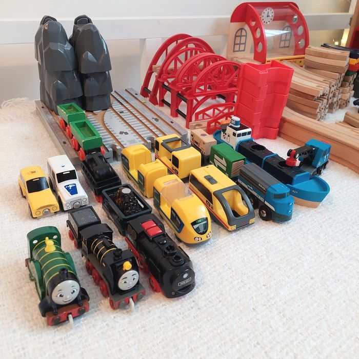 Zestaw BRIO 108 szt tory stacje pociagi wagony