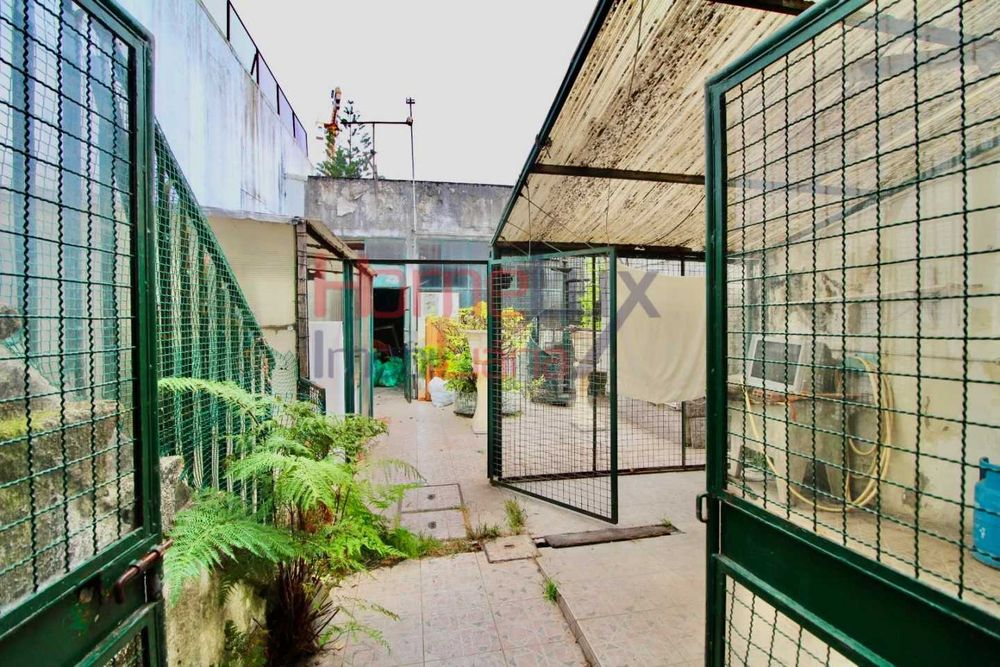 Prédio antigo , Rua Costa Cabral, Porto
