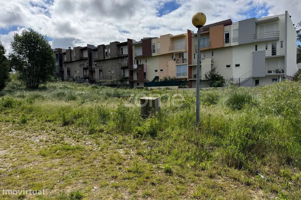 Lote de terreno, para construção de moradia, em Santa Maria de Lamas