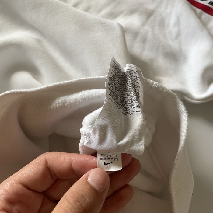 Кофта від Nike.