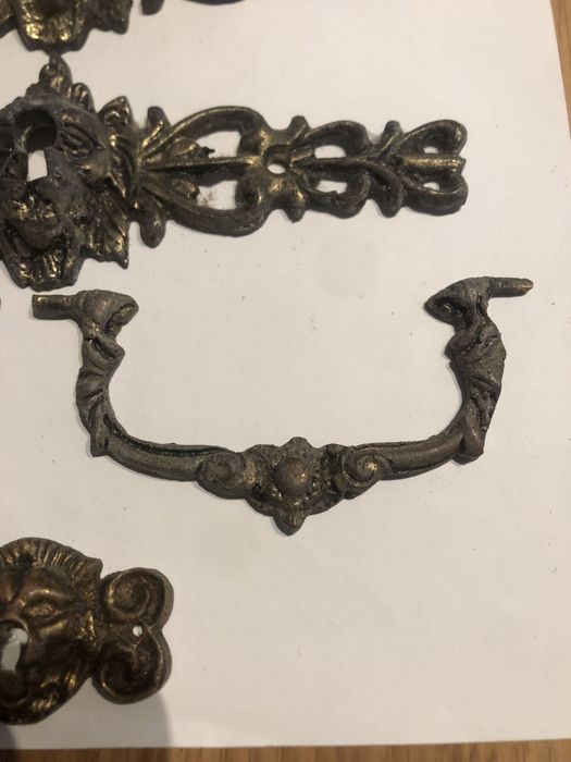 Conjunto de ferragens gavetas/chave/baú