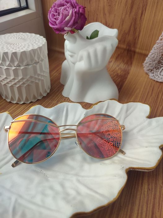 Стильні жіночі окуляри в металічний оправі