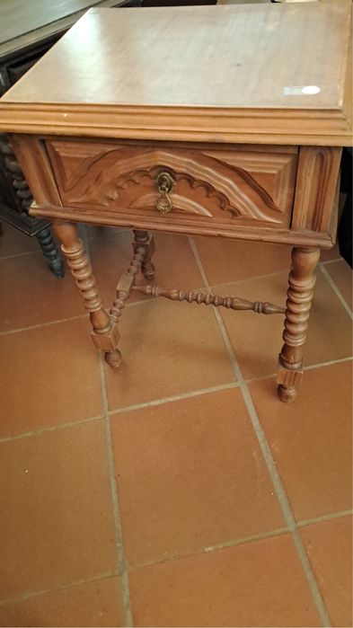 Mesinhas de cabeceira várias